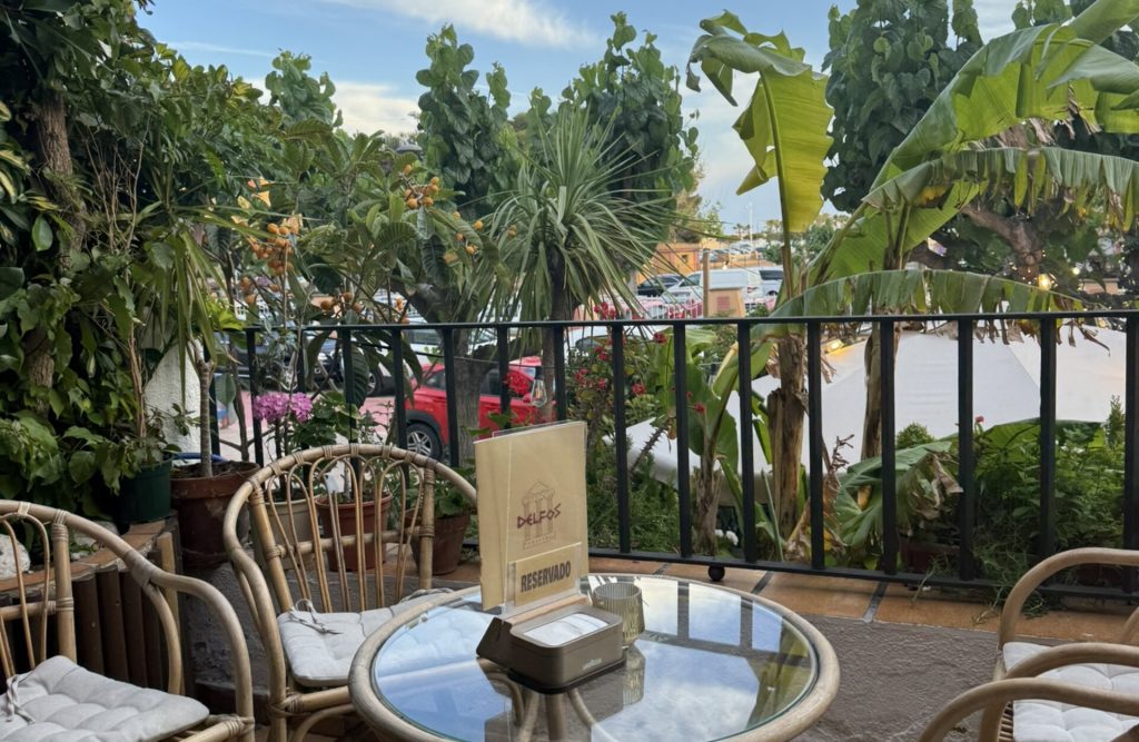 Café Delfos, los mejores mojitos y copas cerca de Alcossebre.