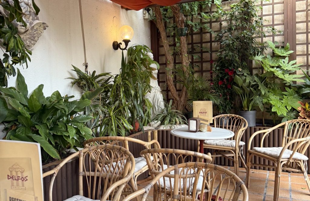 Café Delfos, los mejores mojitos y copas cerca de Benicarló.