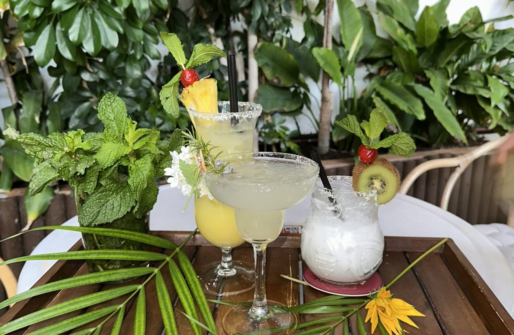 Café Delfos, los mejores mojitos y copas cerca de Cálig.